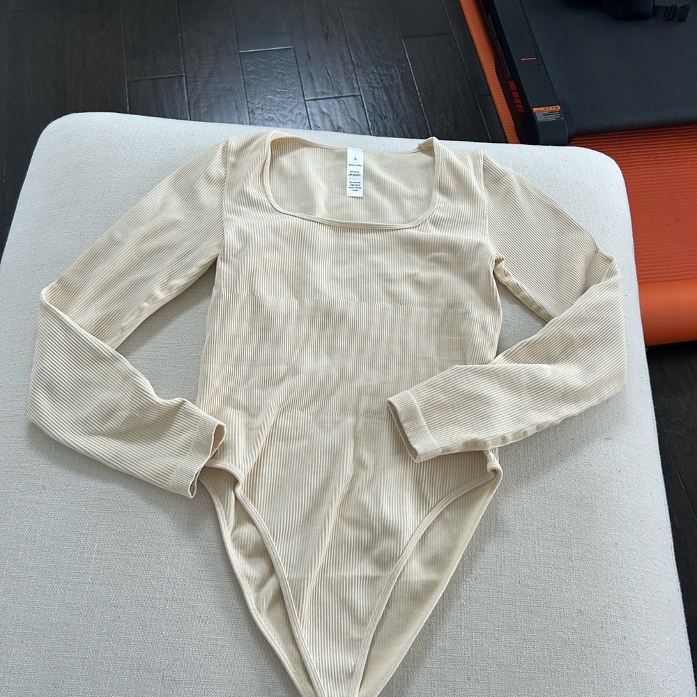 Cream Long Sleeve ribbed body suit women’s size large NWOT